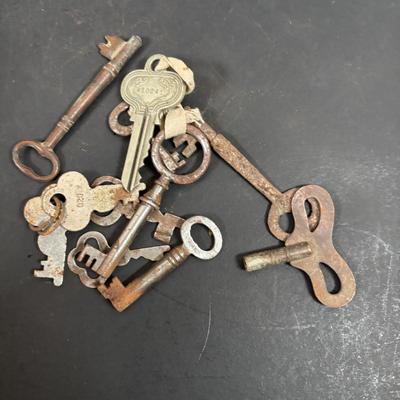 LOT 201: Antique/Vintage Keys & Locks