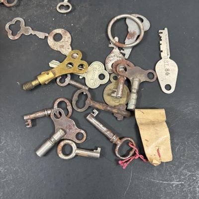LOT 201: Antique/Vintage Keys & Locks