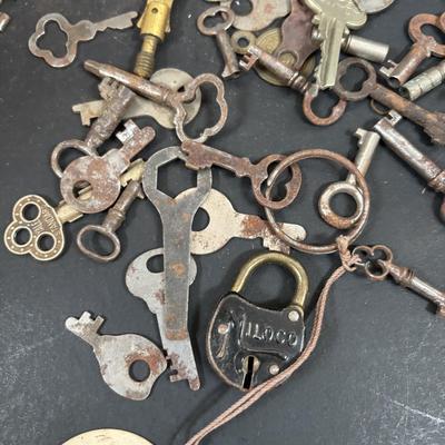 LOT 201: Antique/Vintage Keys & Locks