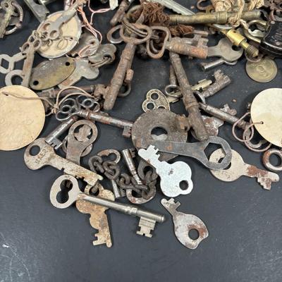 LOT 201: Antique/Vintage Keys & Locks