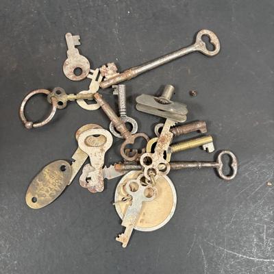 LOT 201: Antique/Vintage Keys & Locks