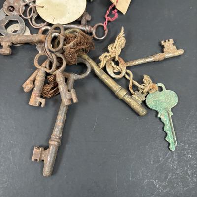 LOT 201: Antique/Vintage Keys & Locks