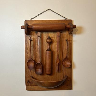LOT 205: Primitive Kitchen Wall Utensil Hanger