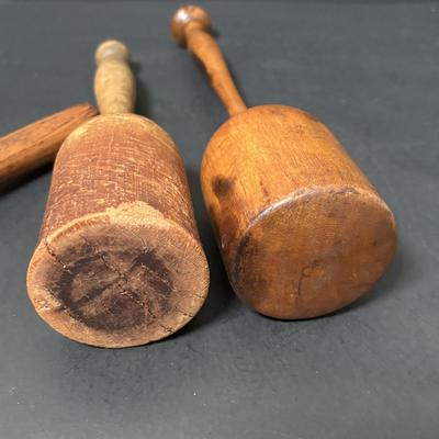 LOT 205: Primitive Kitchen Wall Utensil Hanger