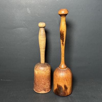 LOT 205: Primitive Kitchen Wall Utensil Hanger