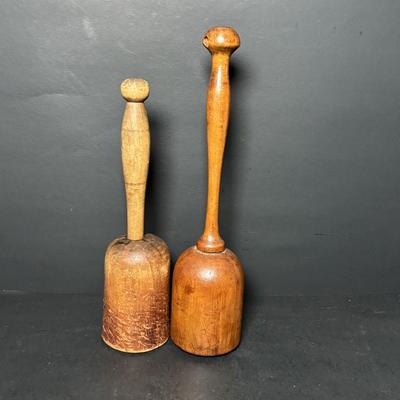 LOT 205: Primitive Kitchen Wall Utensil Hanger