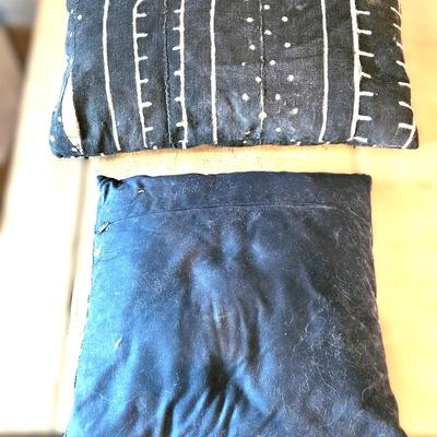 2 Pillow Lot, #1 15 x 15, #2 21 x 13