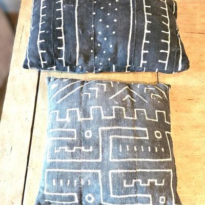 2 Pillow Lot, #1 15 x 15, #2 21 x 13
