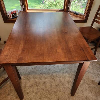 Table w 4 Chairs Table 48"x36"x36"