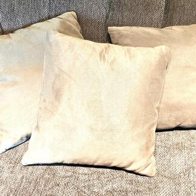 4 Pillow Lot