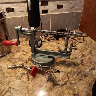 KITCHEN SCALE, ELECTRIC CORK SCREW, APPLE PEELER AND MORE