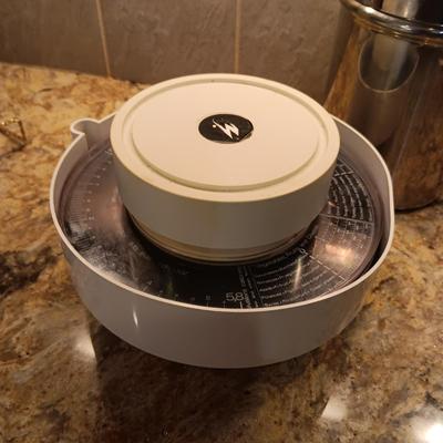 KITCHEN SCALE, ELECTRIC CORK SCREW, APPLE PEELER AND MORE