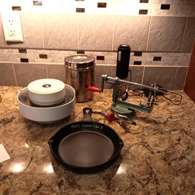 KITCHEN SCALE, ELECTRIC CORK SCREW, APPLE PEELER AND MORE