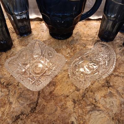 BLUE GLASS PITCHER AND 5 GLASSES, SERVING DISHES AND MORE