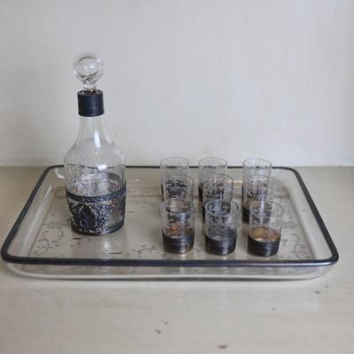 Small Glass Decanter with 9 Glasses