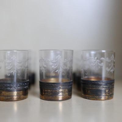 Small Glass Decanter with 9 Glasses