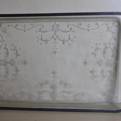 Small Glass Decanter with 9 Glasses