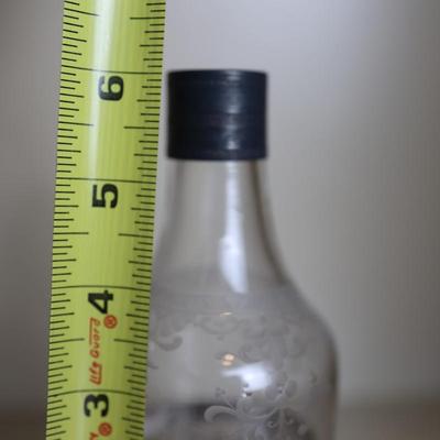 Small Glass Decanter with 9 Glasses