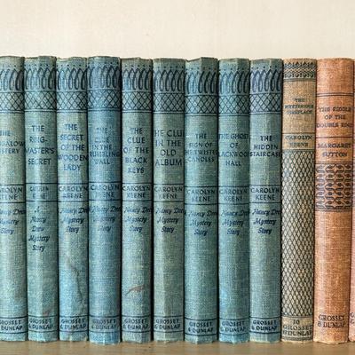 Collection of Vintage Nancy Drew Mystery Books (33)