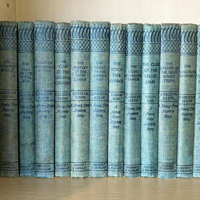 Collection of Vintage Nancy Drew Mystery Books (33)