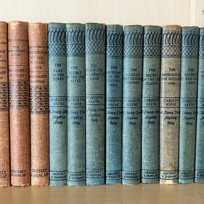 Collection of Vintage Nancy Drew Mystery Books (33)