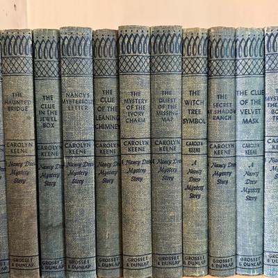 Collection of Vintage Nancy Drew Mystery Books (33)