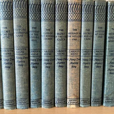 Collection of Vintage Nancy Drew Mystery Books (33)