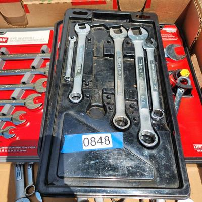 Large lot of Craftsman Ratcheting Wrenches 1 Metric sets 942404 942405