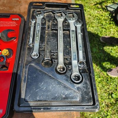 Large lot of Craftsman Ratcheting Wrenches 1 Metric sets 942404 942405