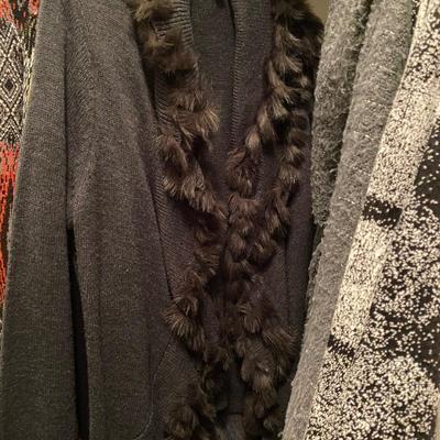 Clothing - Women's Boutique Coats, Tops and Faux Furs Sizes L to 2XL 20 - 30 Items