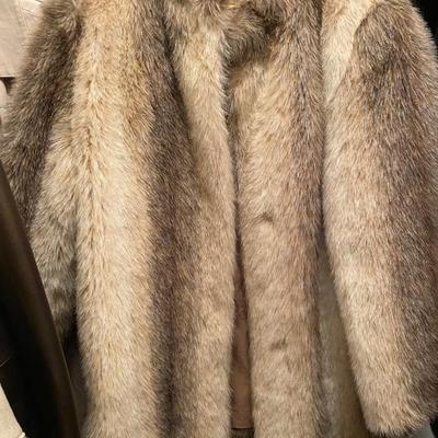 Clothing - Women's Boutique Coats, Tops and Faux Furs 20 - 30 pieces