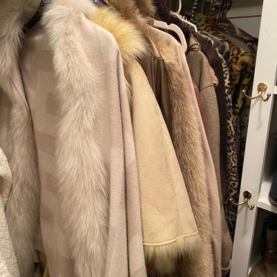 Clothing - Women's Boutique Coats, Tops and Faux Furs 20 - 30 pieces