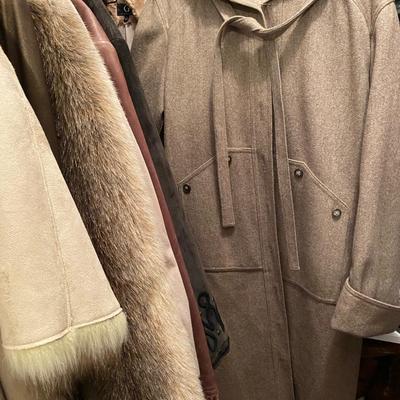 Clothing - Women's Boutique Coats, Tops and Faux Furs 20 - 30 pieces