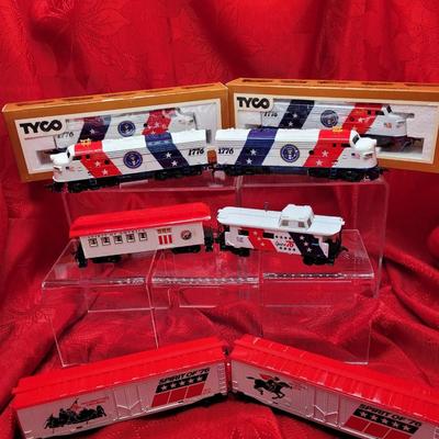 Sale Photo Thumbnail #661: HO Scale train set, Bicenntennial 
4 engines, 2 box cars, passenger car and caboose.
Most are in original boxes.  
Retails $149 to $275