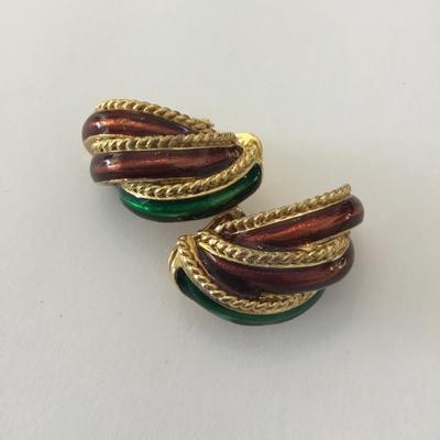 Very nice vintage enamel gold tone chunky clip on earrings