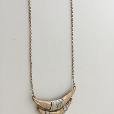 Gold tone fashion necklace