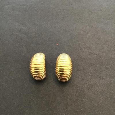 Very nice, Gold tone, Monet fashion earrings