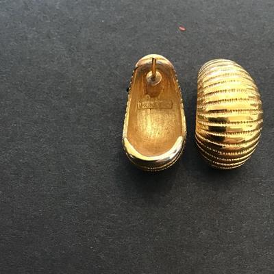 Very nice, Gold tone, Monet fashion earrings