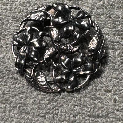 Botanical brooch, intricate design of leaves and acorns