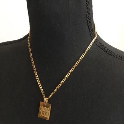 Vintage, gold toned, very nice pendant and chain necklace
