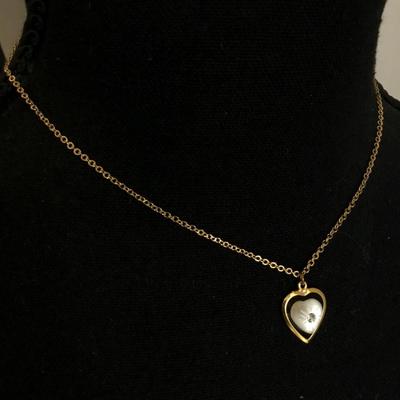 Super cute frosted glass heart necklace, vintage very cute