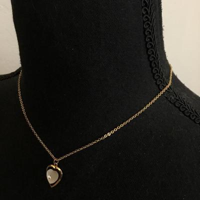 Super cute frosted glass heart necklace, vintage very cute