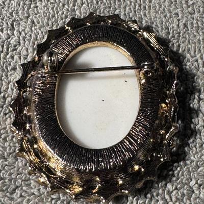 Christmas holiday brooch
