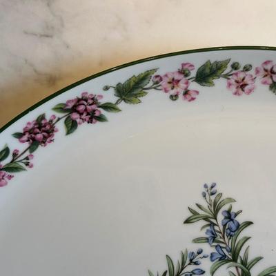 Royal Worcester England “Worcester Herbs” Dinnerware Set