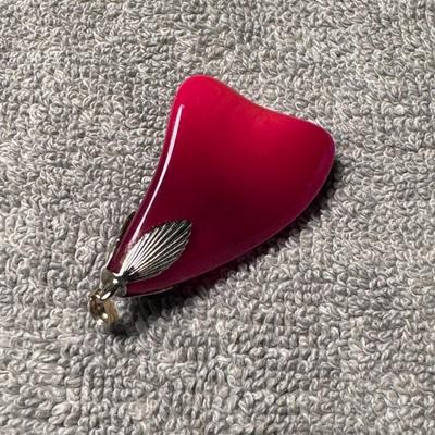 Red conch pendant