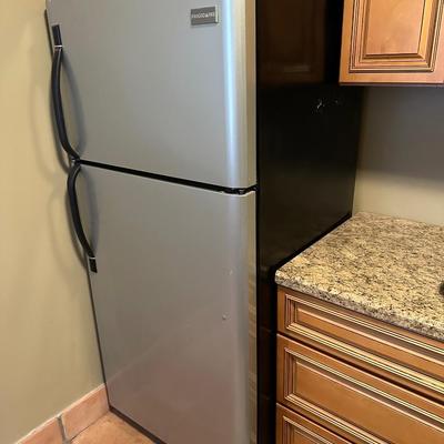 Frigidaire Refrigerator / Freezer