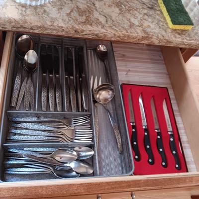 GORHAM FLATWARE FOR 7 AND MUNDIAL STEAK KNIVES