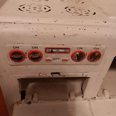 TOY METAL STOVE/OVEN WITH VINTAGE RUSSEL WRIGHT PLASTIC AND TIN DISHES