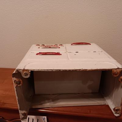 TOY METAL STOVE/OVEN WITH VINTAGE RUSSEL WRIGHT PLASTIC AND TIN DISHES