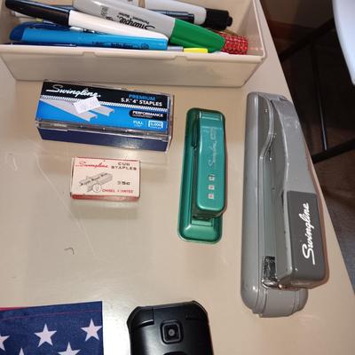 PAPER SHREDDER AND AN ASSORTMENT OF OFFICE SUPPLIES